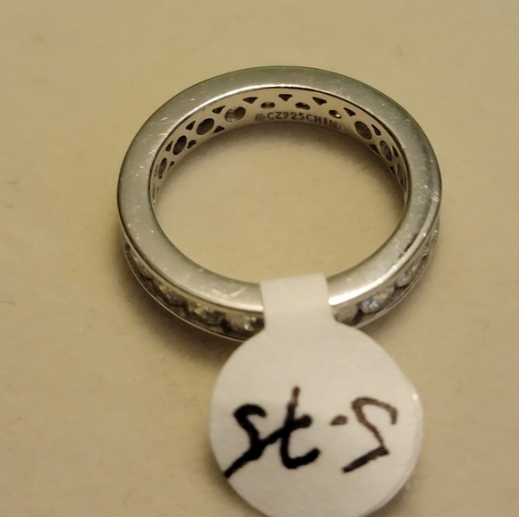 Beautiful Sterling silver 925 cz ring size 5.75 - Picture 2 of 2